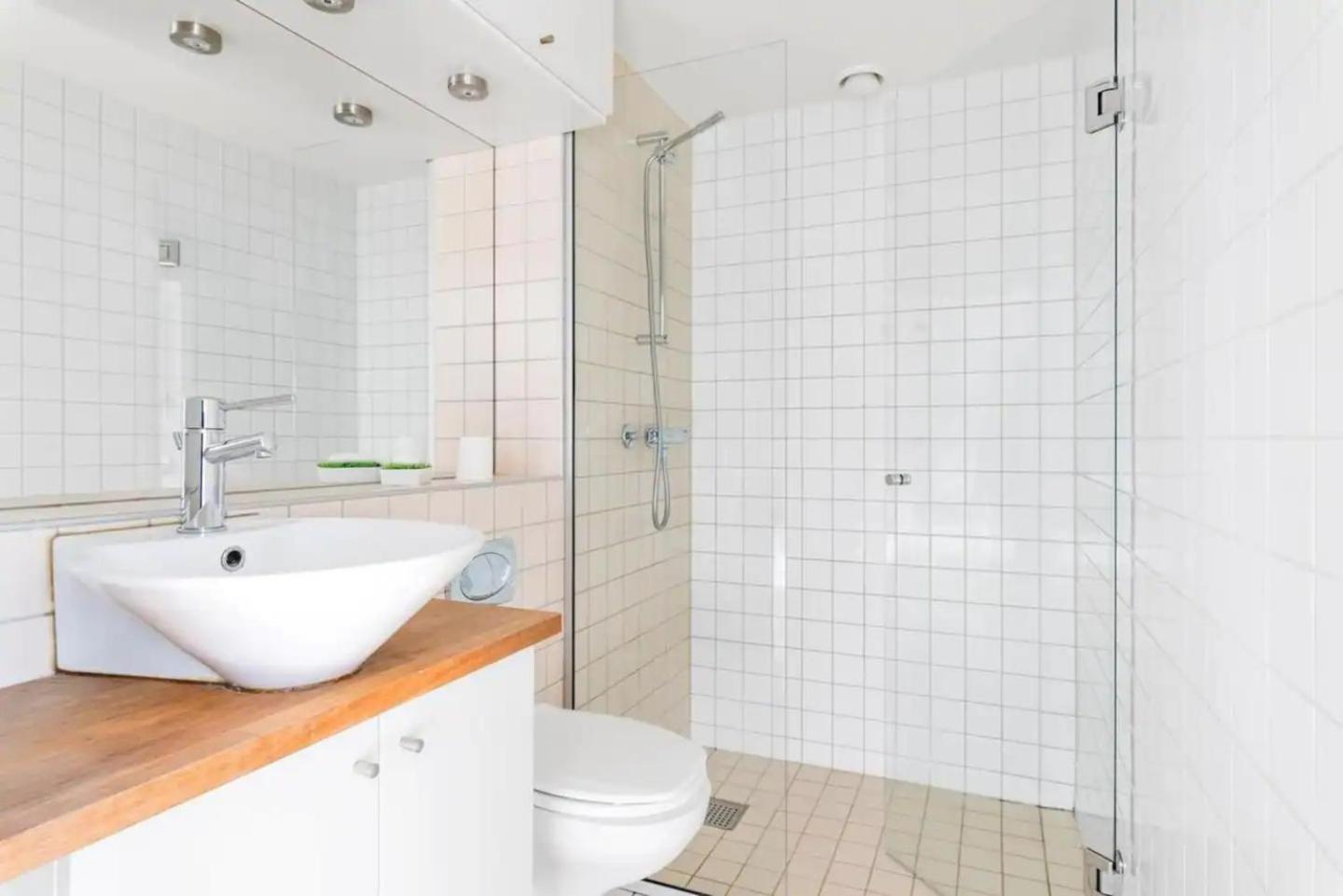 Privet Room In Shared Apartment, Central Oslo Exterior foto